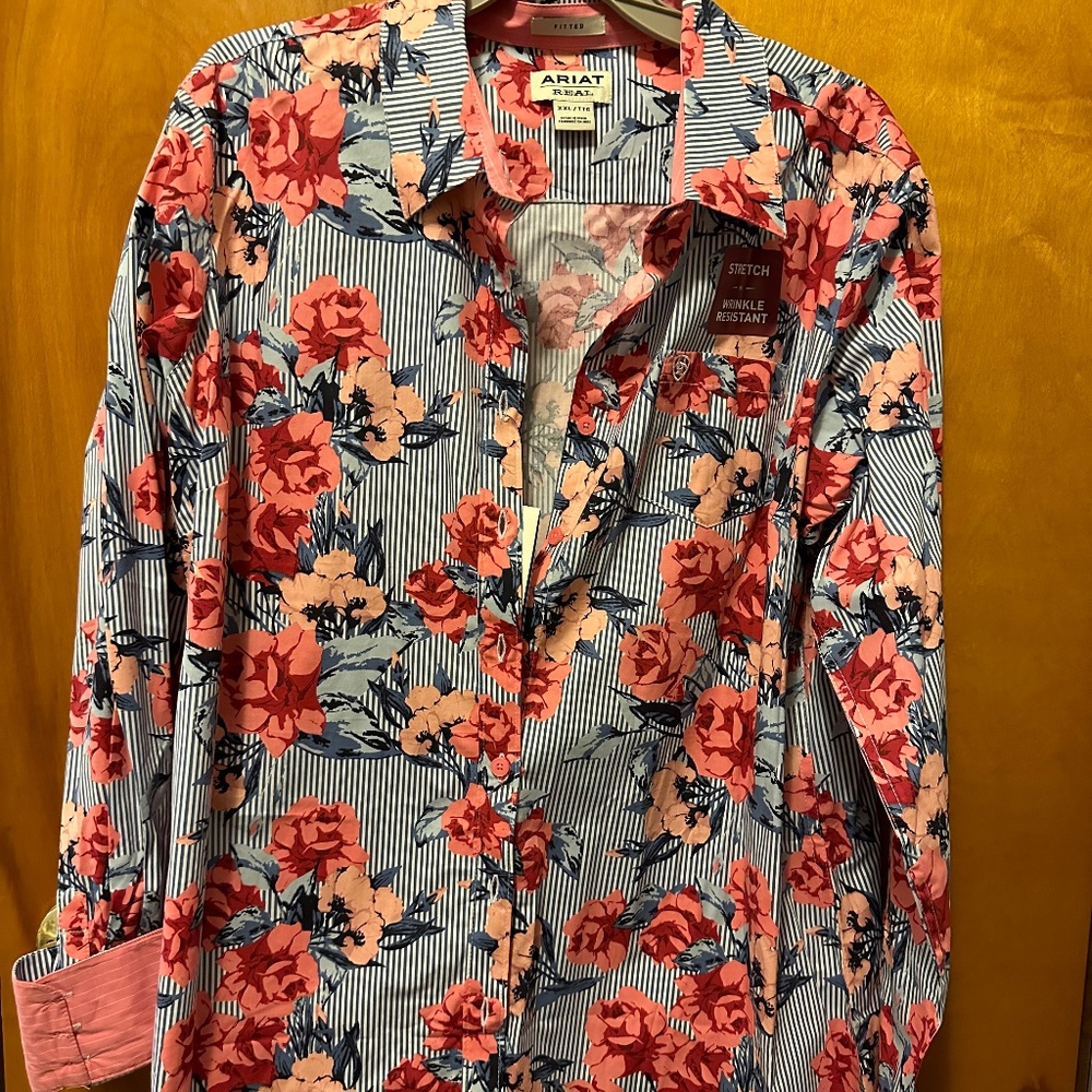Ariat Women's Long Sleeve Button Up size XXL in Pink Floral
